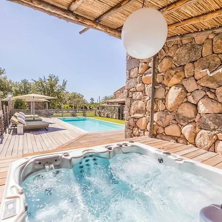 Maison D'Une Chambre Avec Piscine Partagee Jacuzzi Et Jardin Clos A Porto Vecchio A 2 Km De La Plage بيت للعطل بورتو فيكشْيو