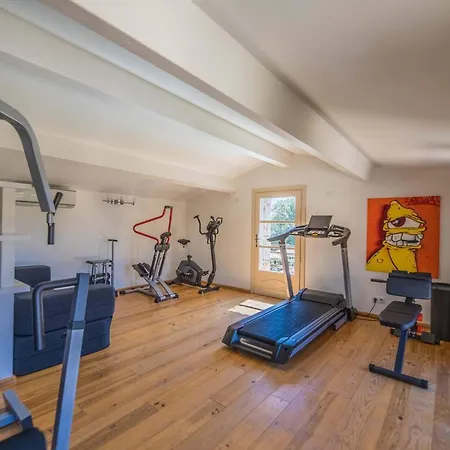 Maison D'Une Chambre Avec Piscine Partagee Jacuzzi Et Jardin Clos A Porto Vecchio A 2 Km De La Plage * بورتو فيكشْيو